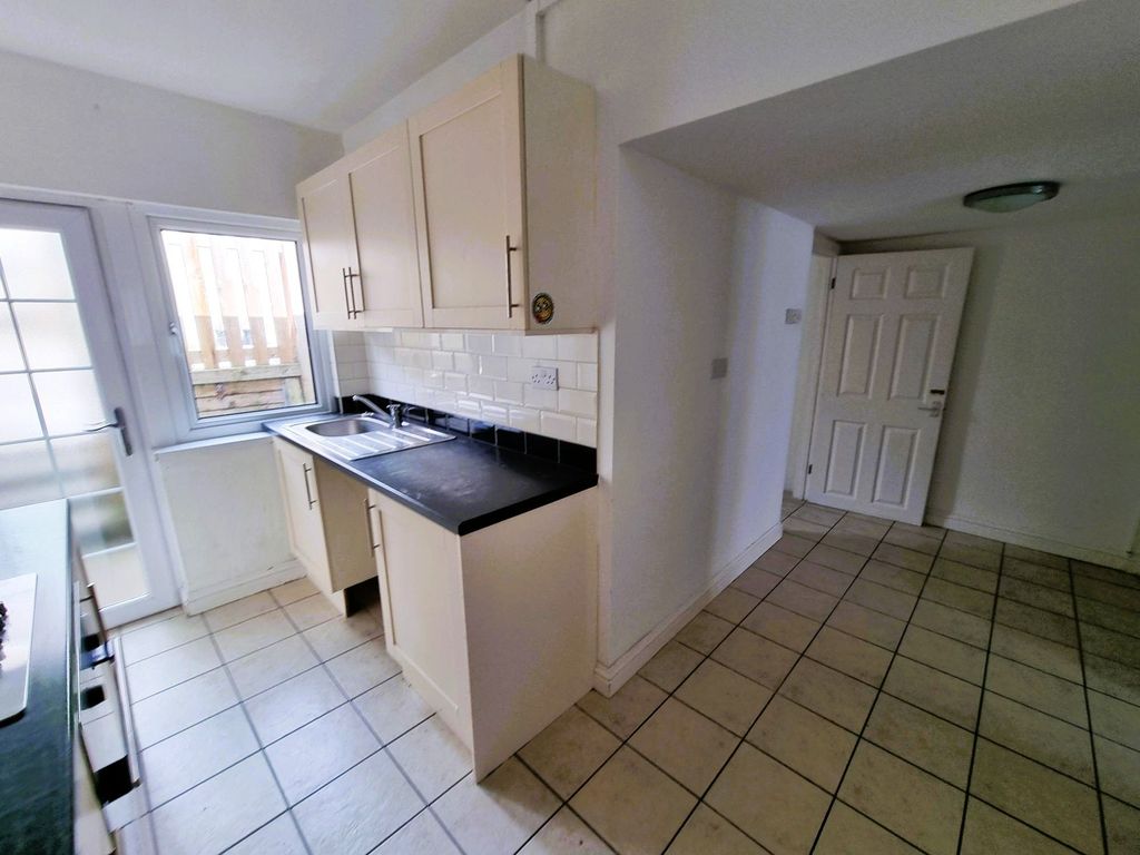 Property photo 2 of 24 Kitchen