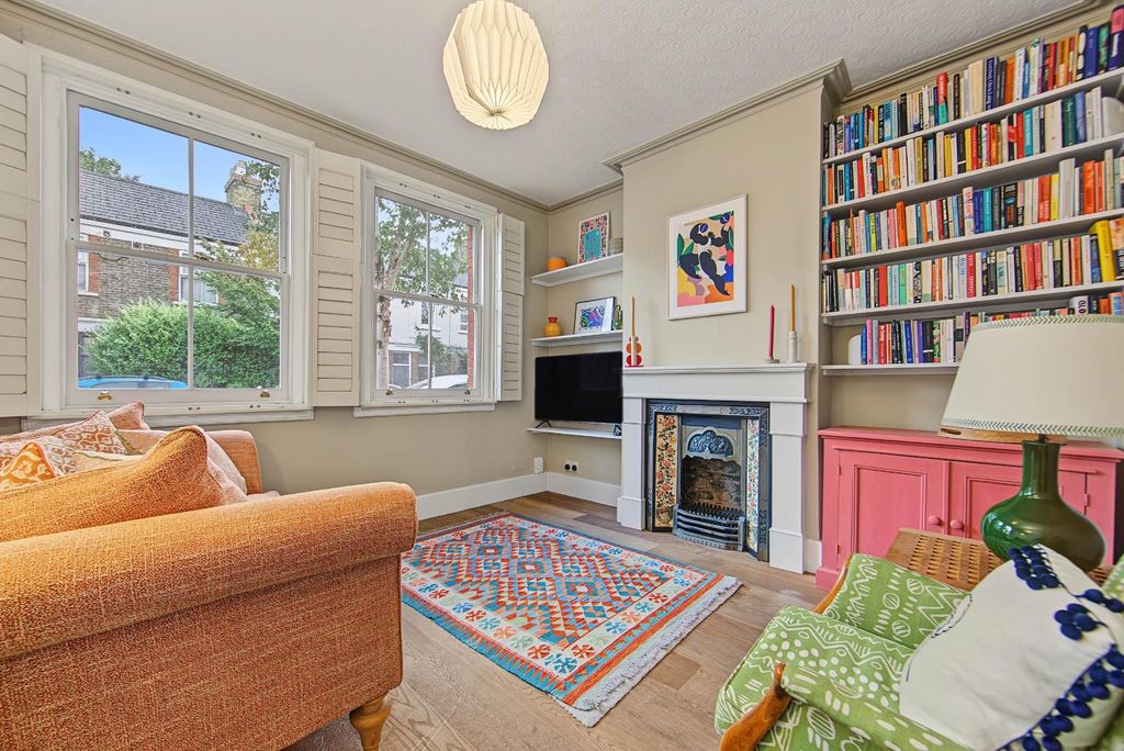 Property photo 1 of 12 Living Room