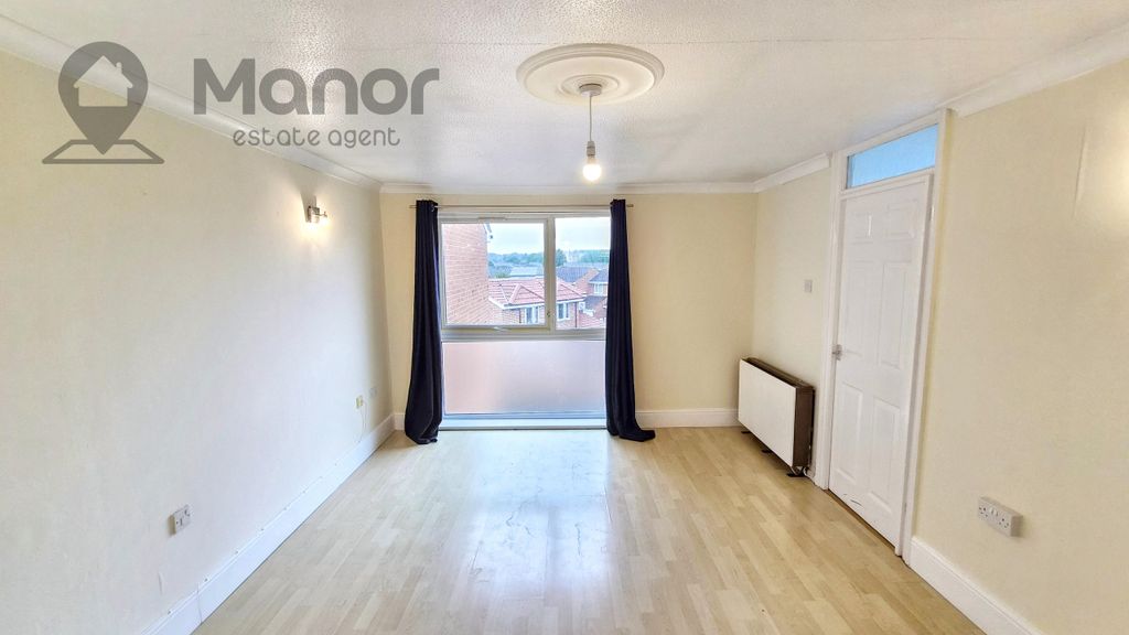 Property photo 1 of 10 Living Room
