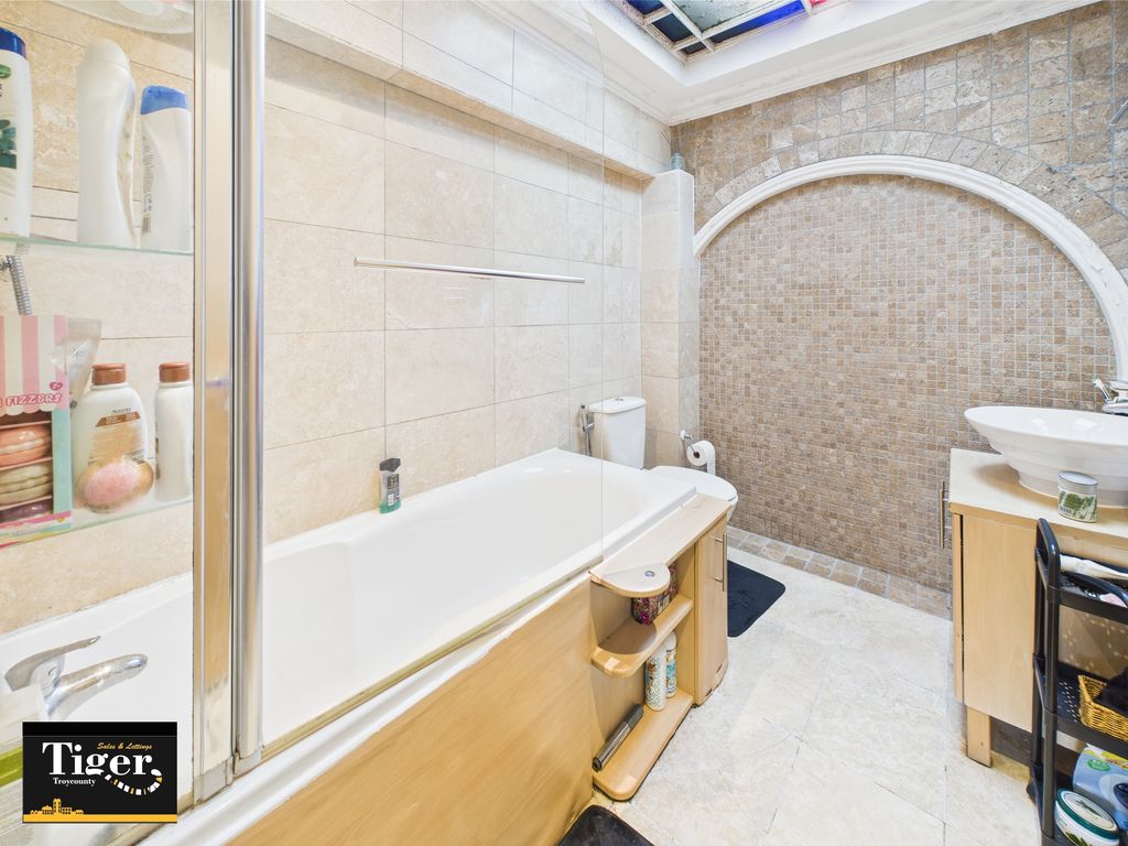 Property photo 1 of 6 Cam02176G0-Pr0594-Still005