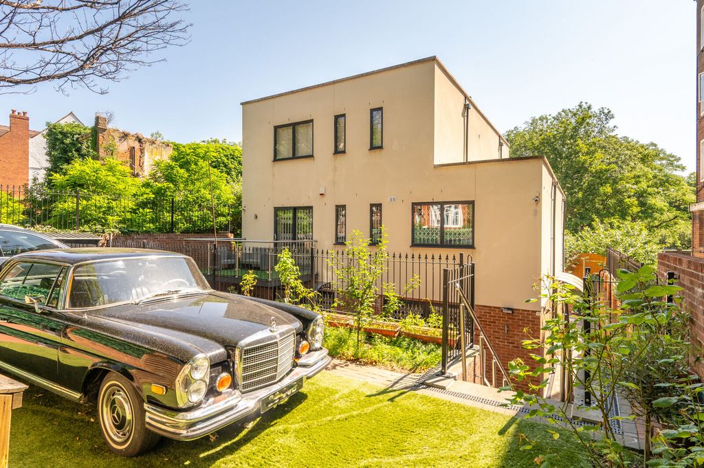Property photo 1 of 23