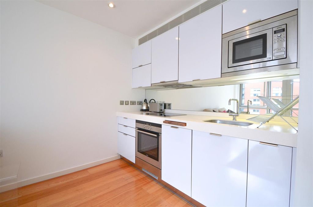 Property photo 3 of 7 Ontario Tower