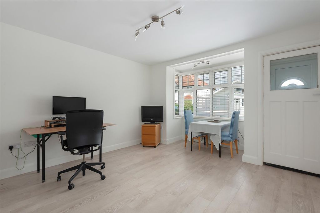 Property photo 3 of 10 Fitzroy Road, Tankerton, Whitstable