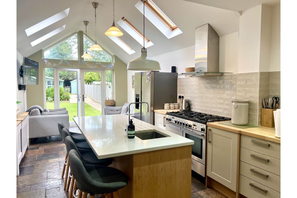 Property photo 2 of 34 Kitchen/Diner