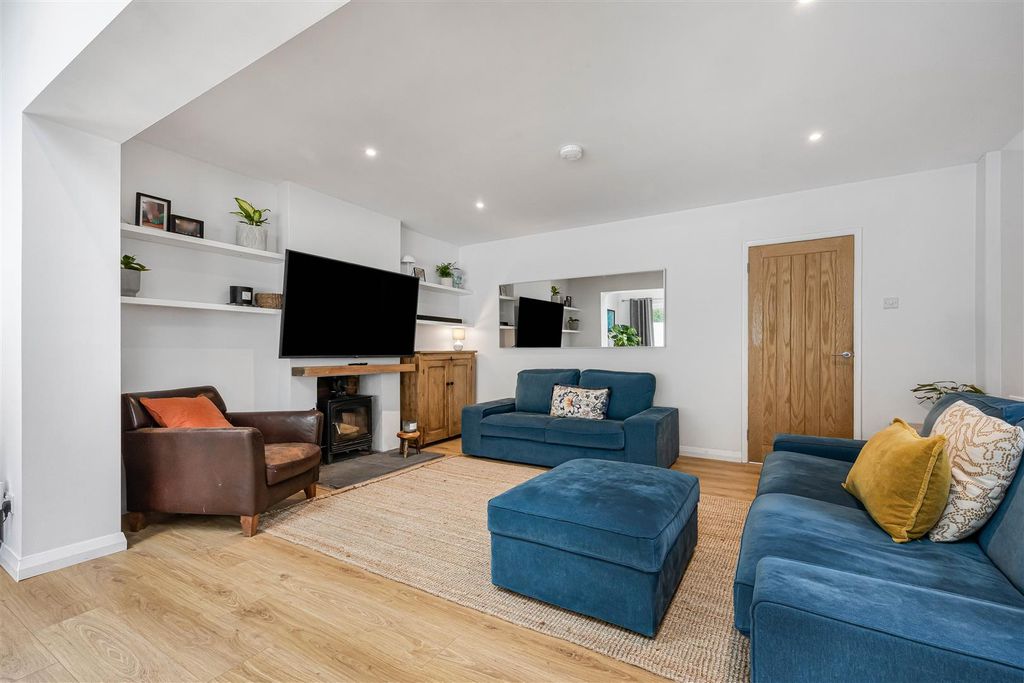 Property photo 3 of 21