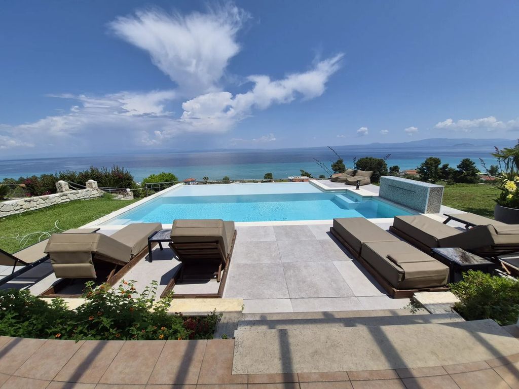 Property photo 1 of 33 For Sale — Detached House Of 245 Sq.m. In Hanioti, Halkidiki