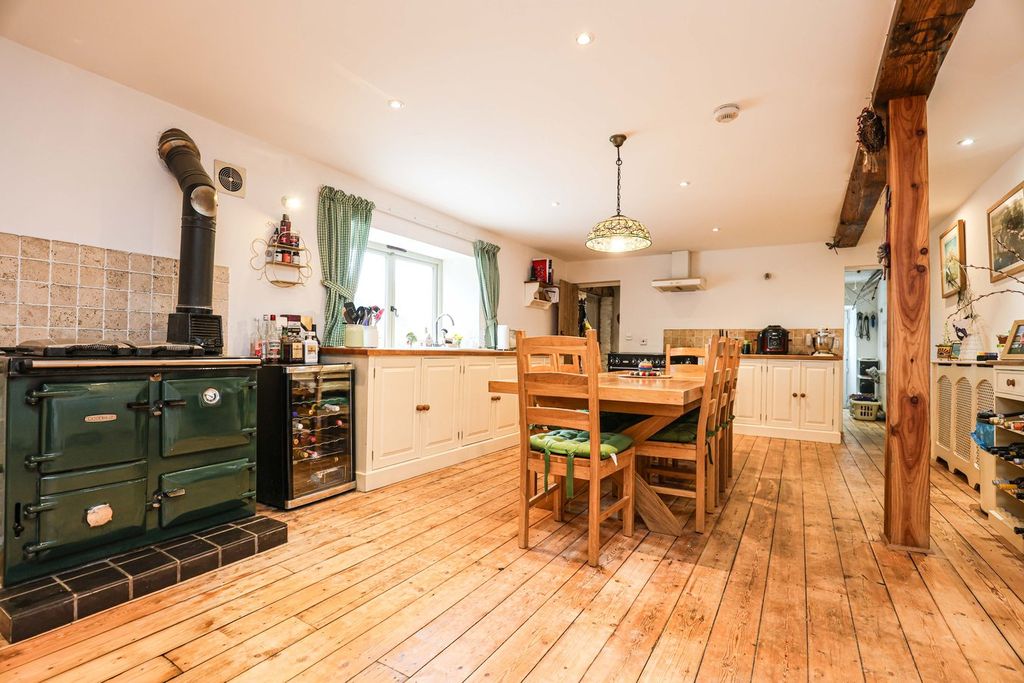 Property photo 3 of 28 Dining Kitchen