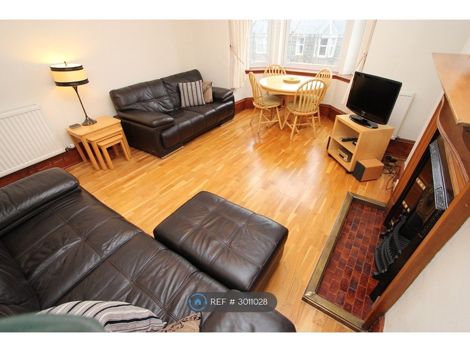 Property photo 1 of 14 Living Room