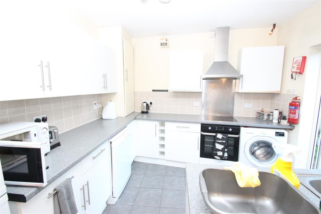 Property photo 2 of 7 Bcarpfno5Kiywbo74Itg_W.Jpg
