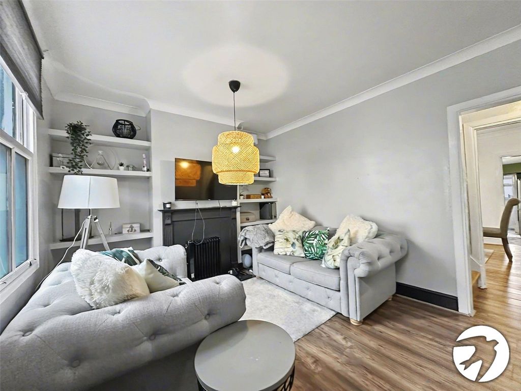 Property photo 2 of 10 Lounge