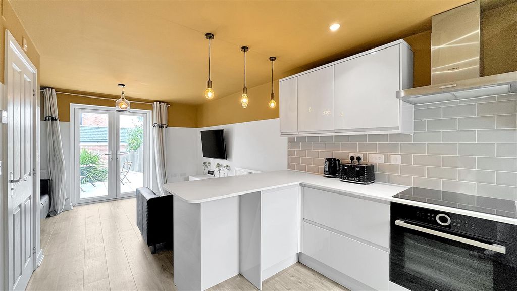 Property photo 3 of 15 Kitchen