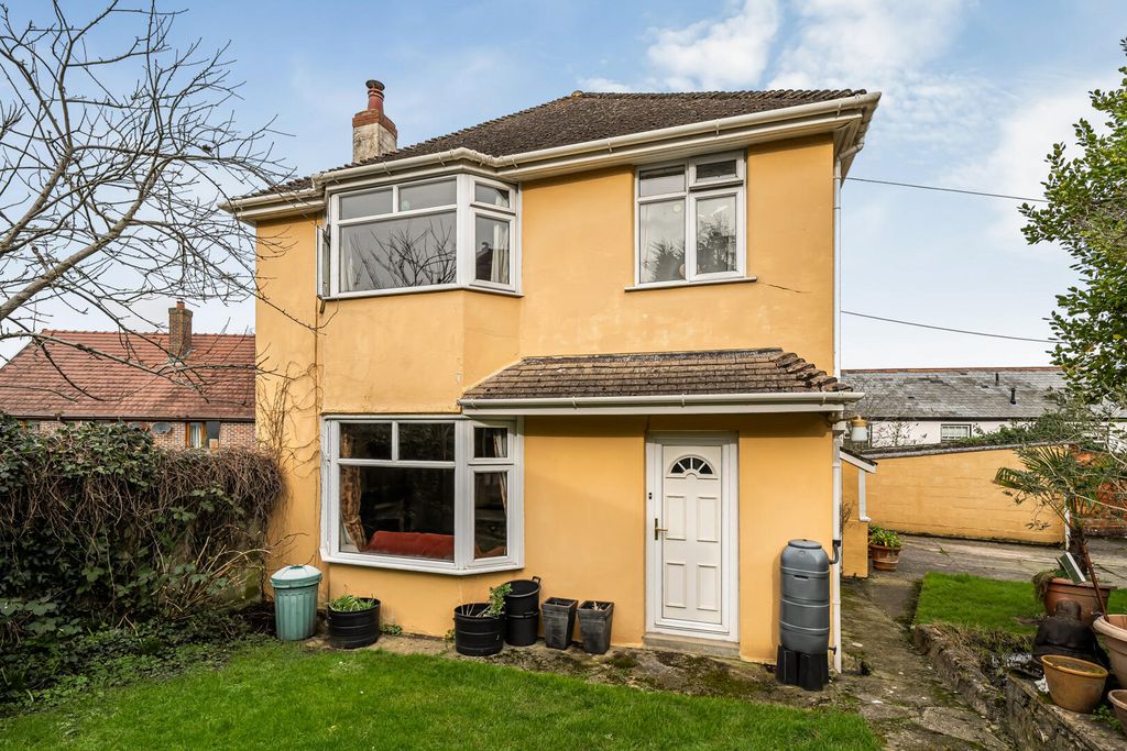 Property photo 1 of 25 Front (Exterior)