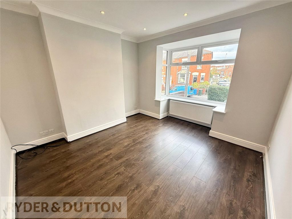 Property photo 2 of 34 Lounge