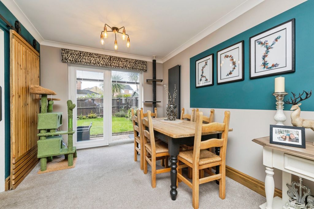 Property photo 3 of 15 Dining Area