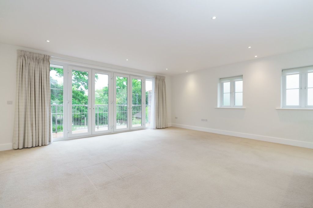 Property photo 3 of 14 Open Plan Living