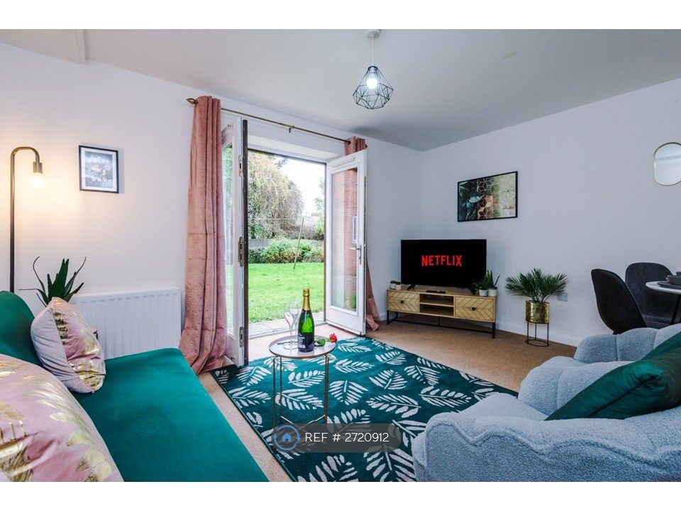 Property photo 1 of 14 Living Room