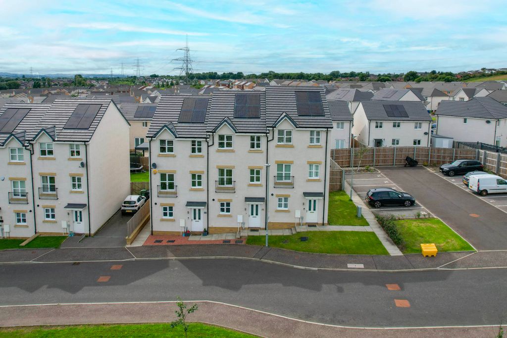 Property photo 1 of 32