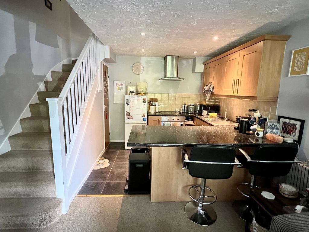 Property photo 3 of 6 Kitchen