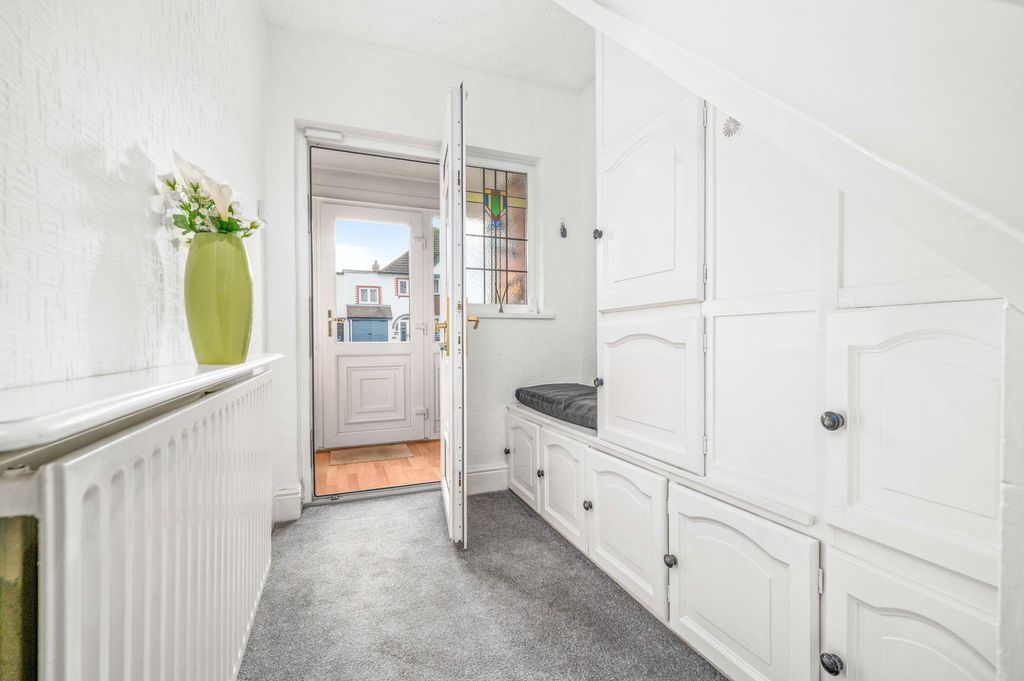 Property photo 2 of 21