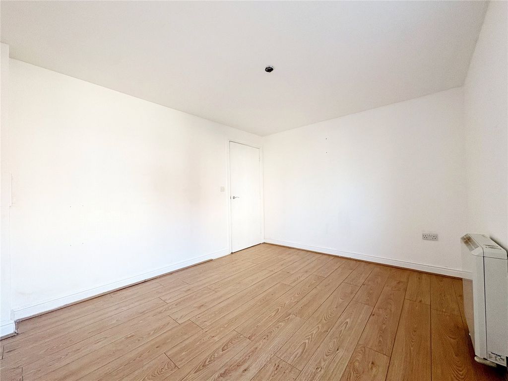 Property photo 3 of 9 Picture No. 05