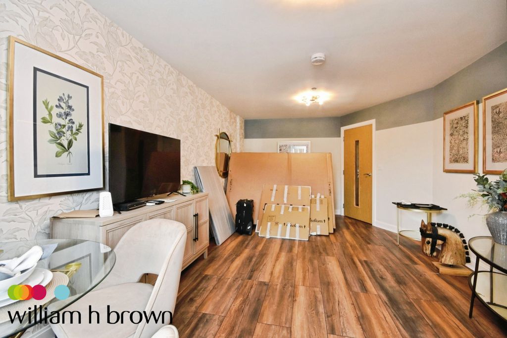 Property photo 1 of 13 Image