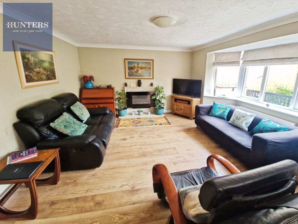 Property photo 2 of 17 Pbox-Living_Room-329646.Jpg