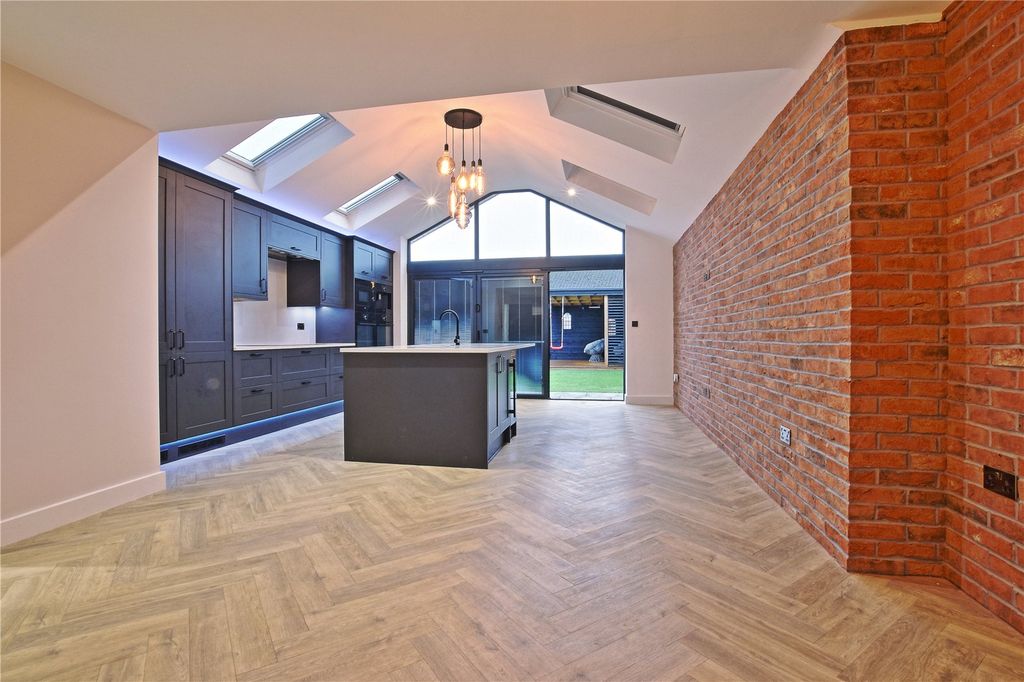 Property photo 2 of 15 Picture No. 10