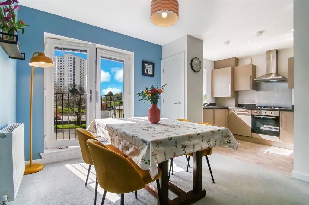 Property photo 2 of 21 Picture No. 11