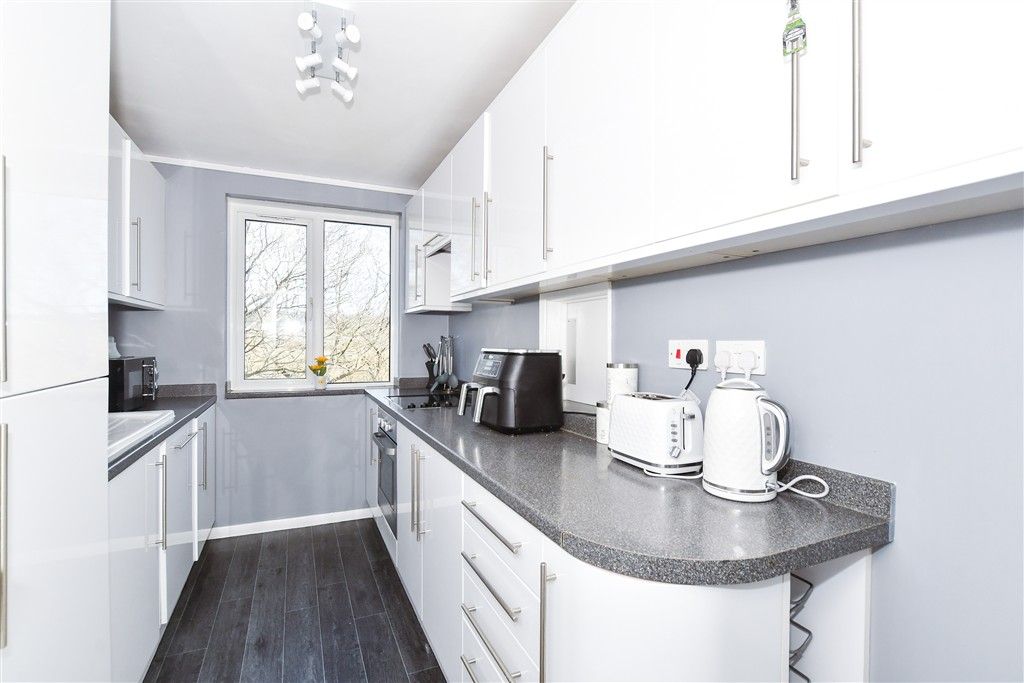 Property photo 3 of 8 Kitchen
