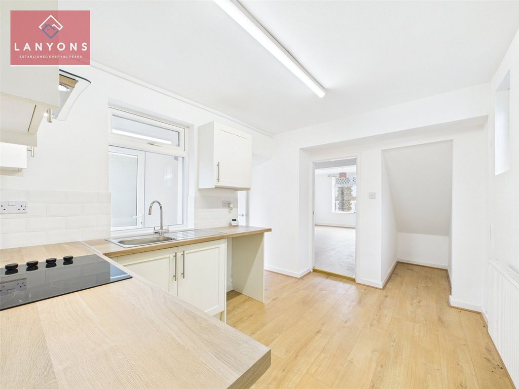 Property photo 2 of 12 Picture No. 5