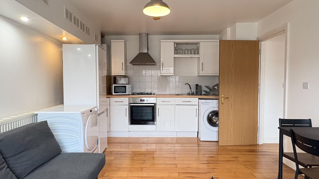 Property photo 2 of 10 Kitchen