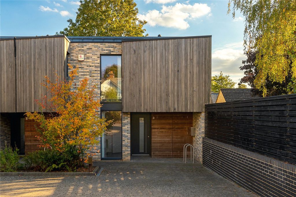 Property photo 1 of 14 Front