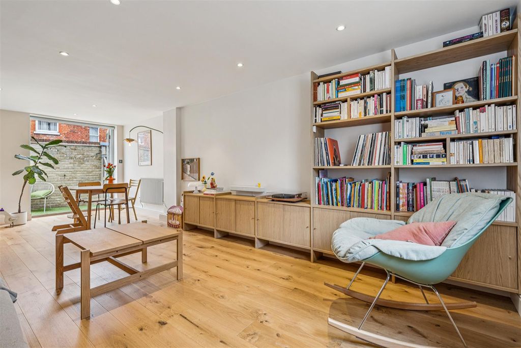 Property photo 1 of 12 For Sale - Graham Road, W4