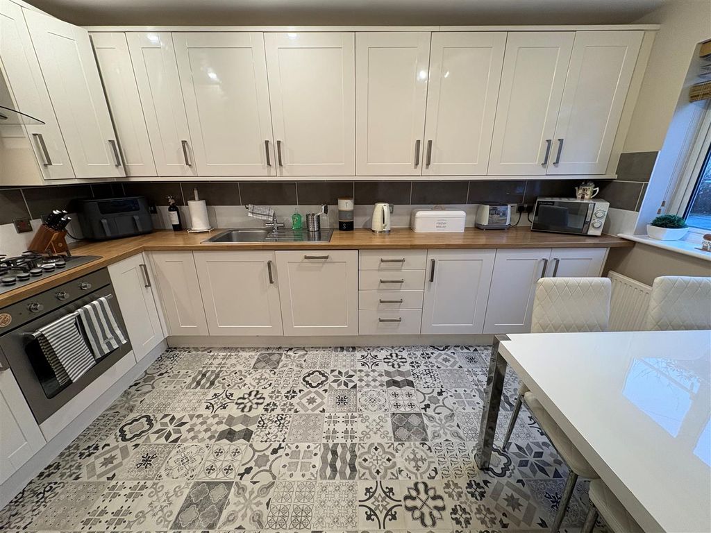 Property photo 3 of 24