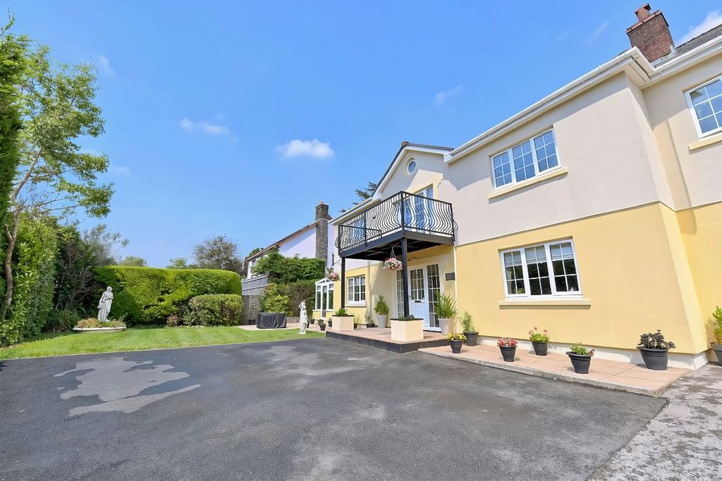 Property photo 3 of 47