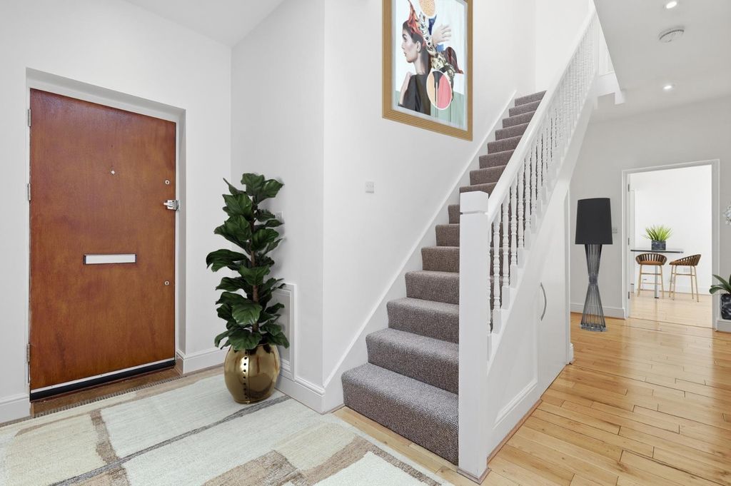 Property photo 3 of 13 Entrance Hallway