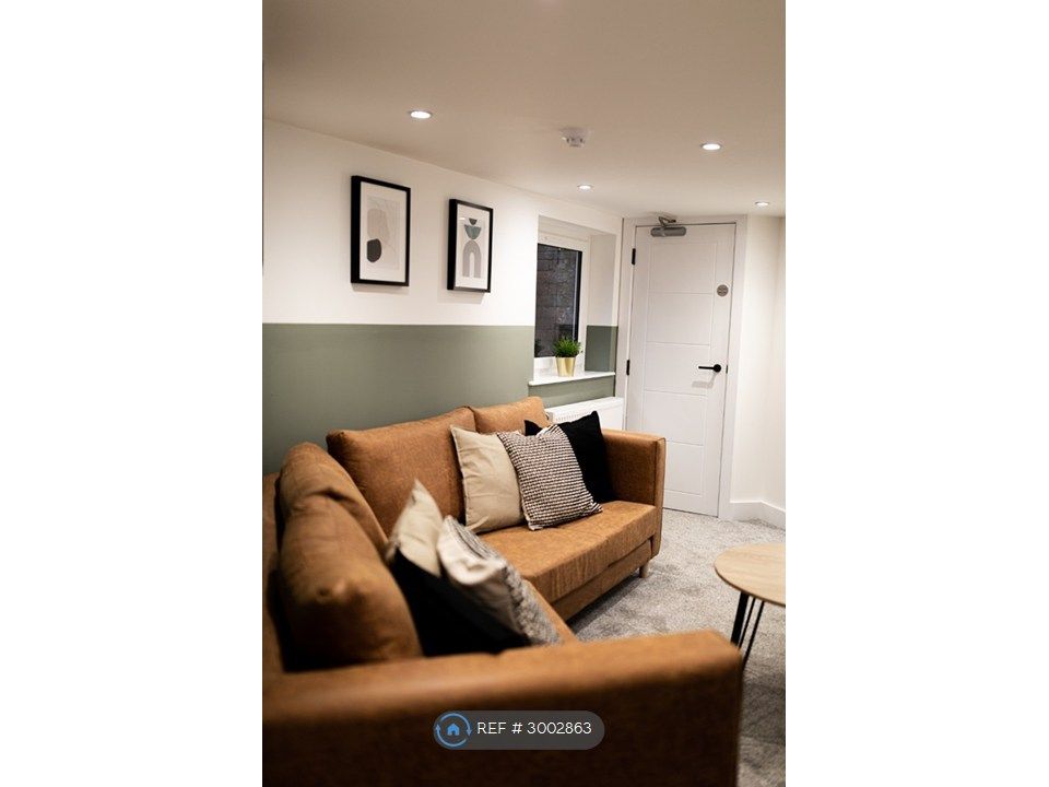 Property photo 3 of 12 Lounge