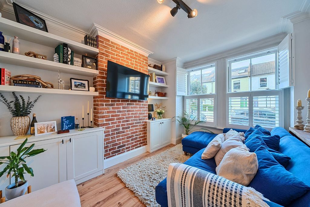 Property photo 2 of 10 Picture No. 05