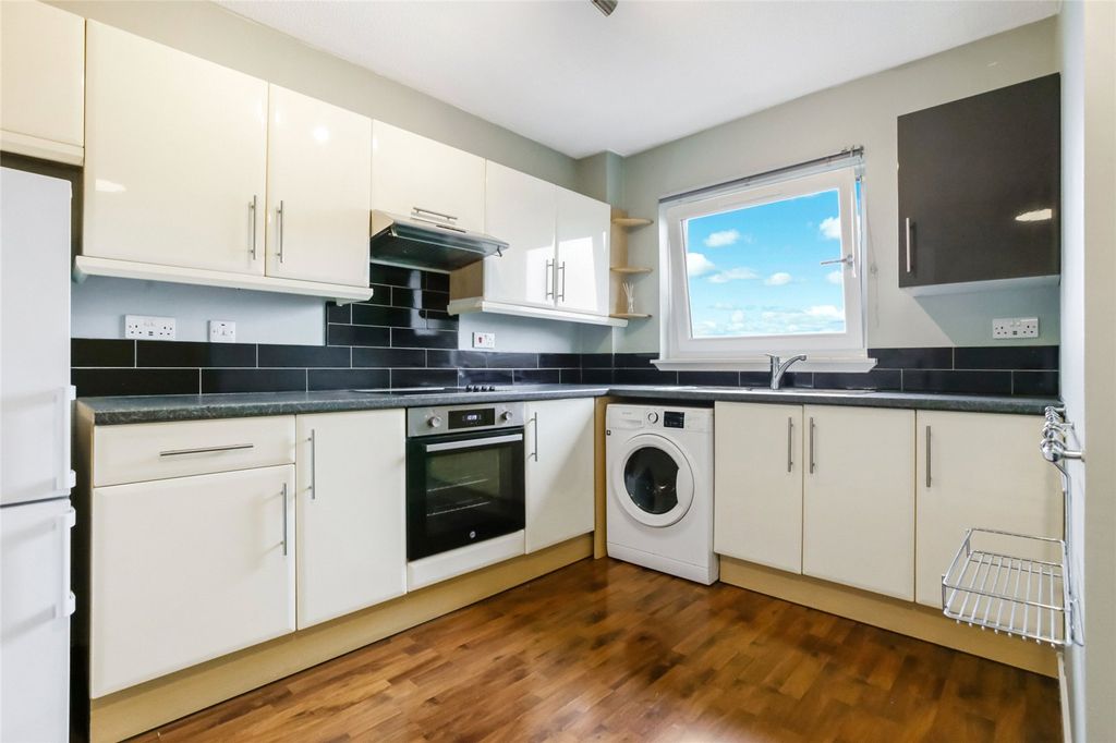 Property photo 3 of 21 Picture No. 09