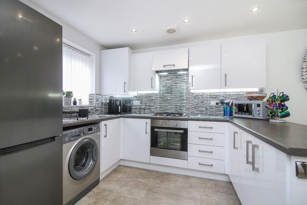 Property photo 3 of 18 3