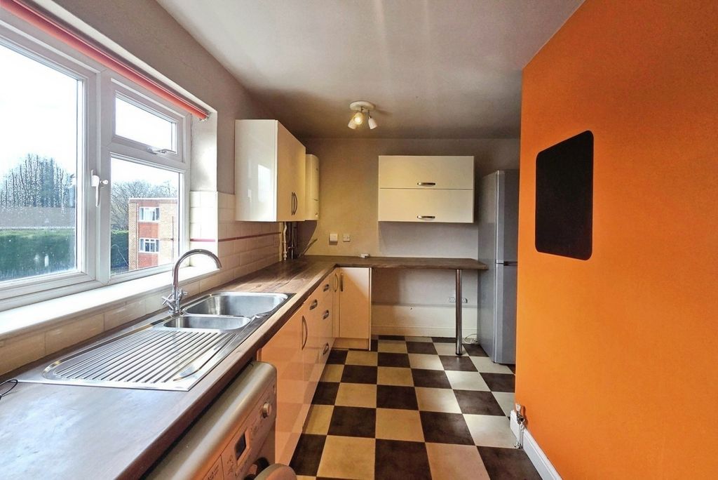 Property photo 3 of 7 Pbox-Img.Jpg