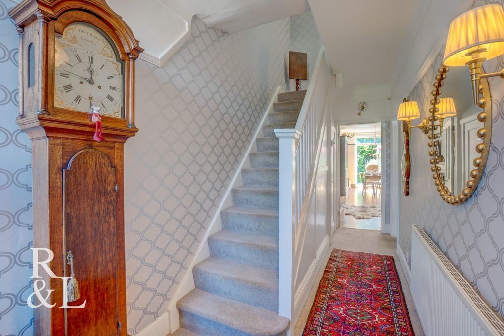 Property photo 3 of 47 Melrose# (7).Jpg