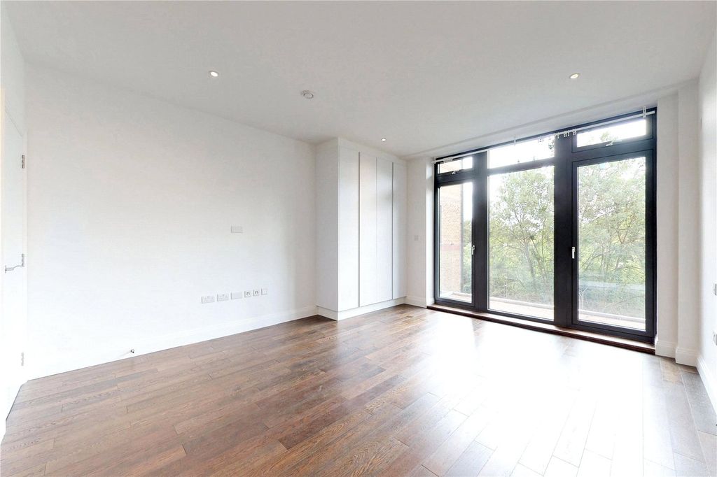 Property photo 1 of 8 Picture No. 24