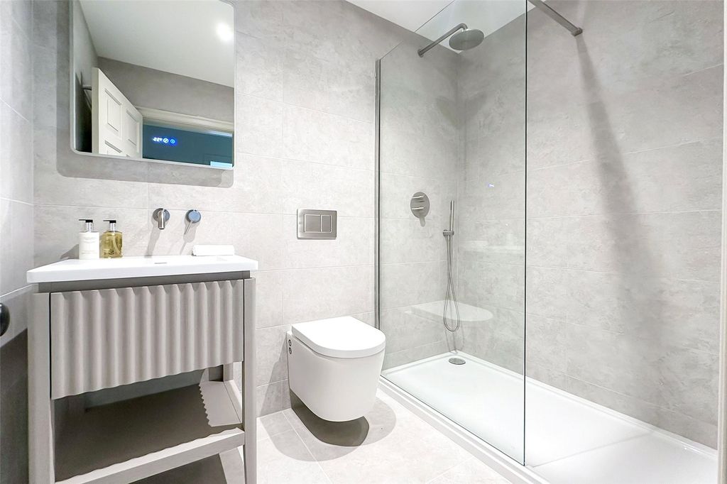 Additional image 7 of 5 bed flat for saleFosters Close, East Preston, West Sussex BN16
