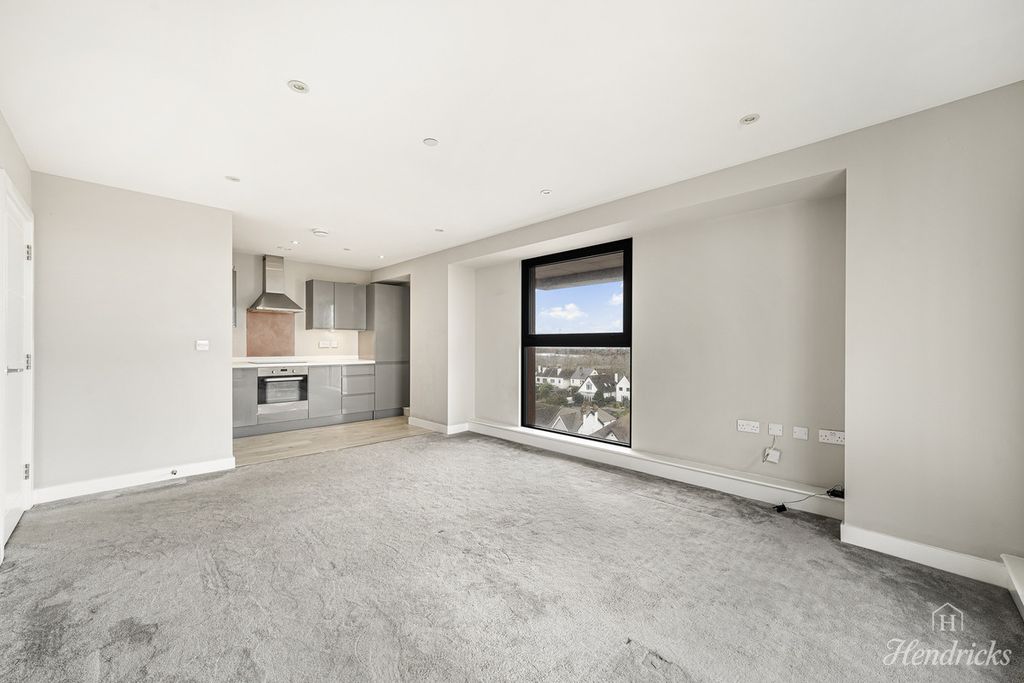 Property photo 3 of 25