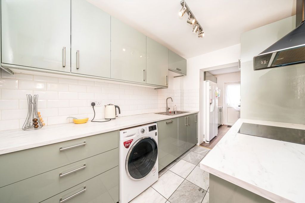 Property photo 3 of 6