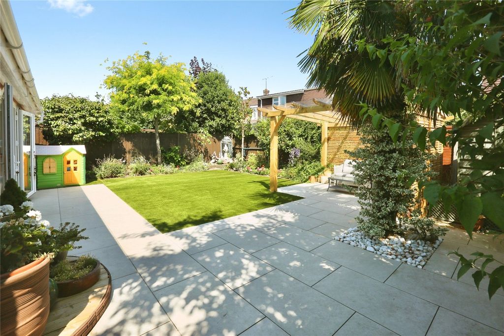 Property photo 3 of 22 Garden