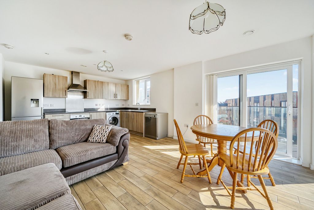 Property photo 2 of 22 1425773-14-69bbc7...