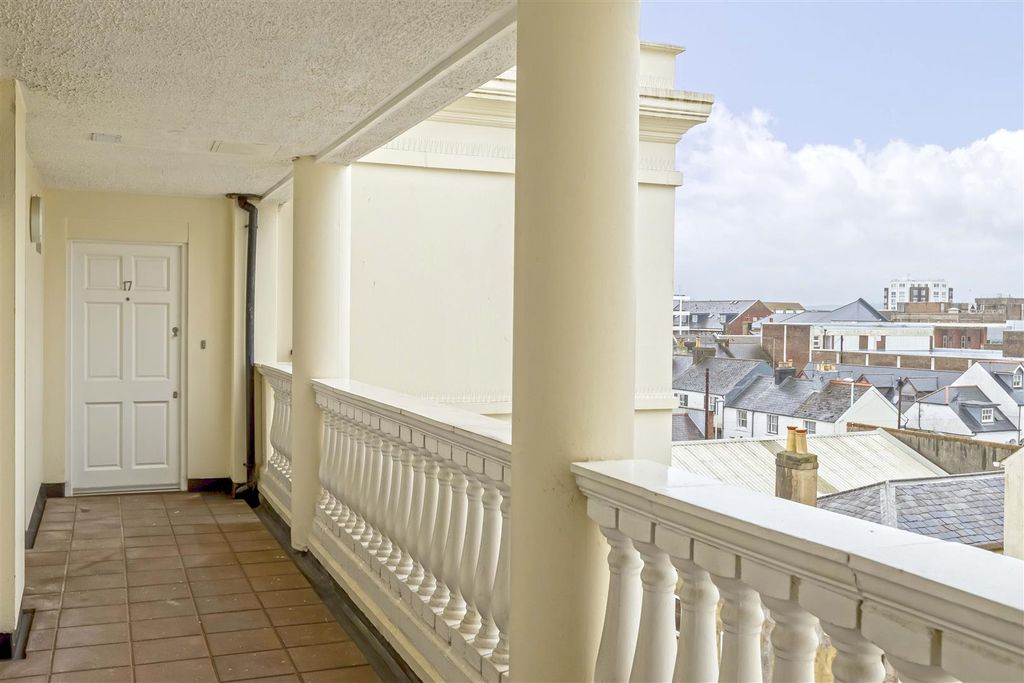 Property photo 2 of 14 17 Nautilus.Jpg