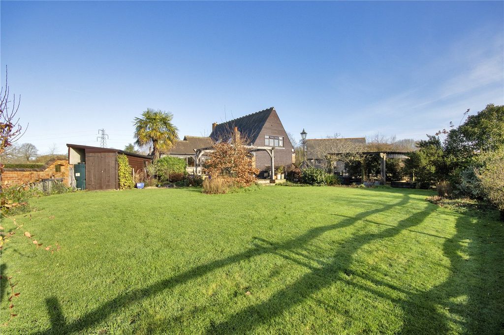 Property photo 2 of 12 Garden